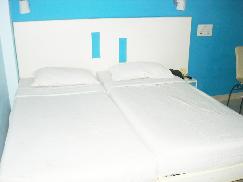 Hotel Pandian Chennai Extérieur photo