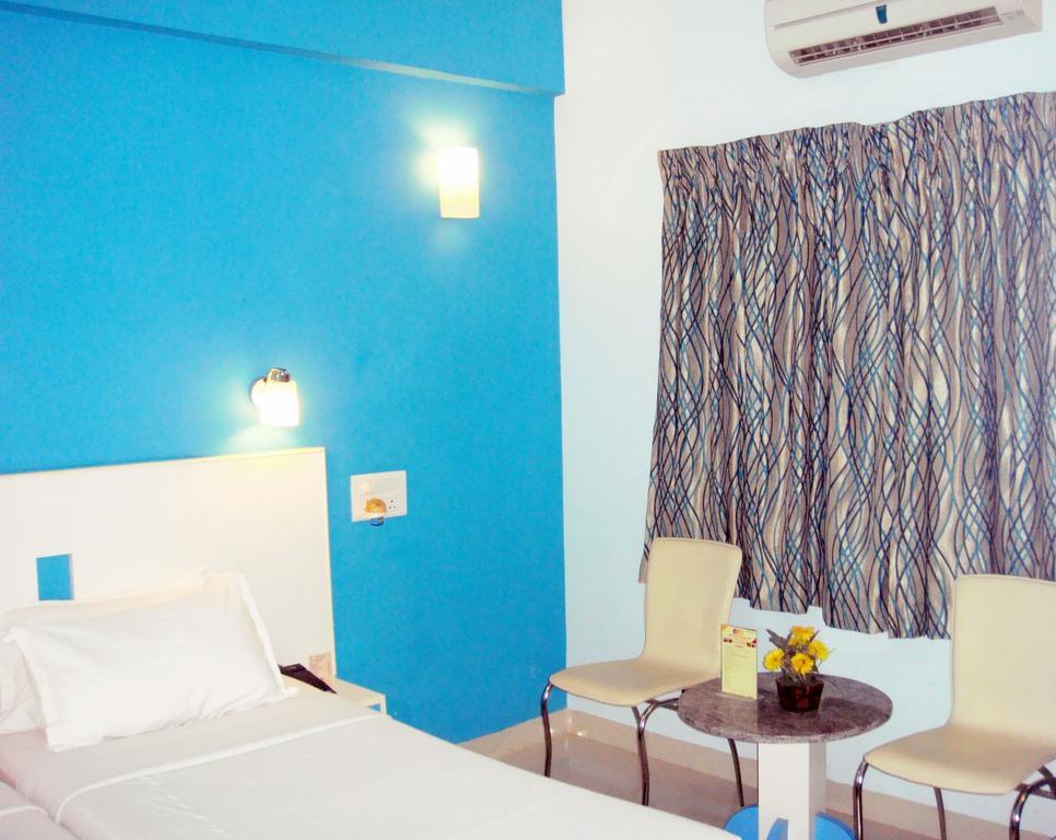 Hotel Pandian Chennai Extérieur photo