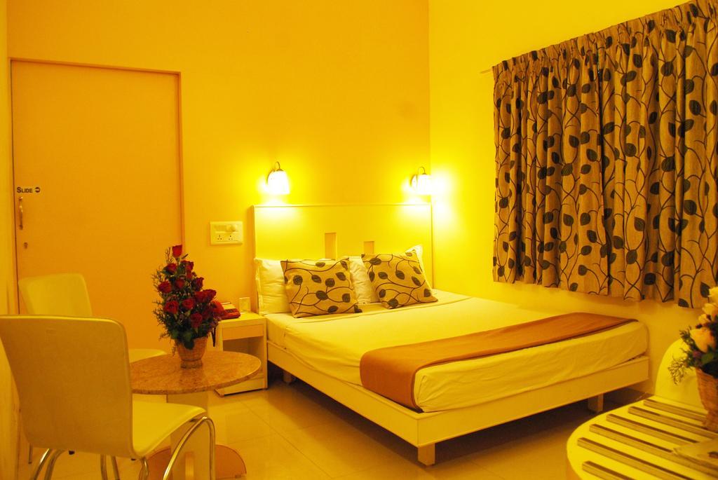 Hotel Pandian Chennai Extérieur photo