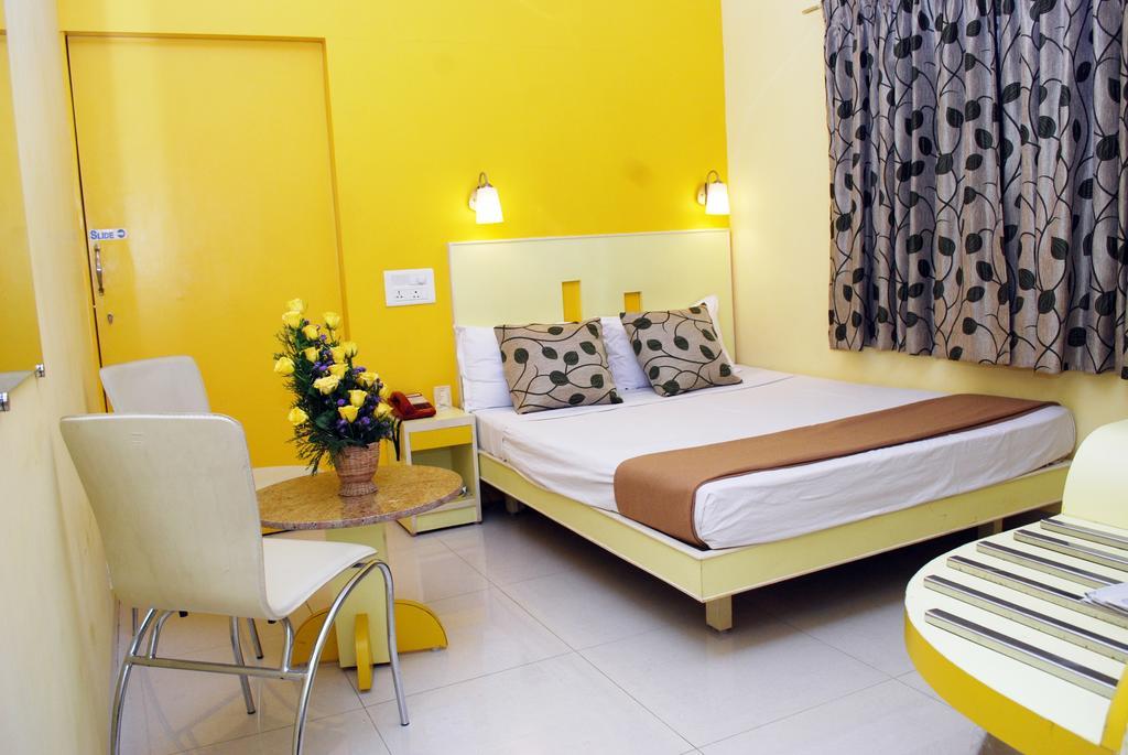Hotel Pandian Chennai Extérieur photo