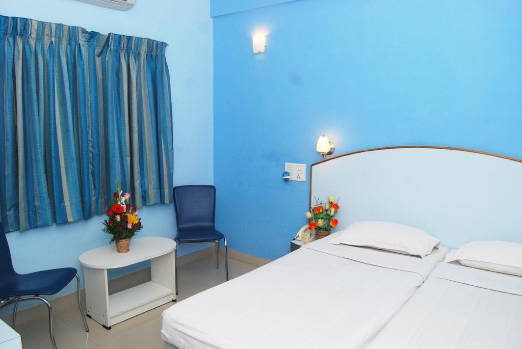 Hotel Pandian Chennai Extérieur photo