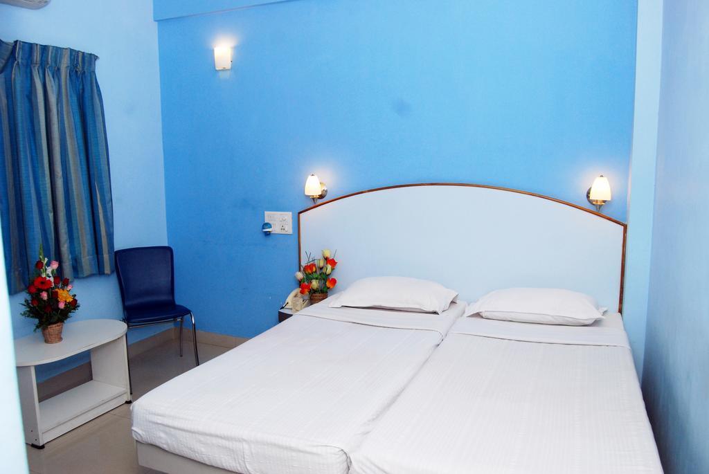 Hotel Pandian Chennai Extérieur photo