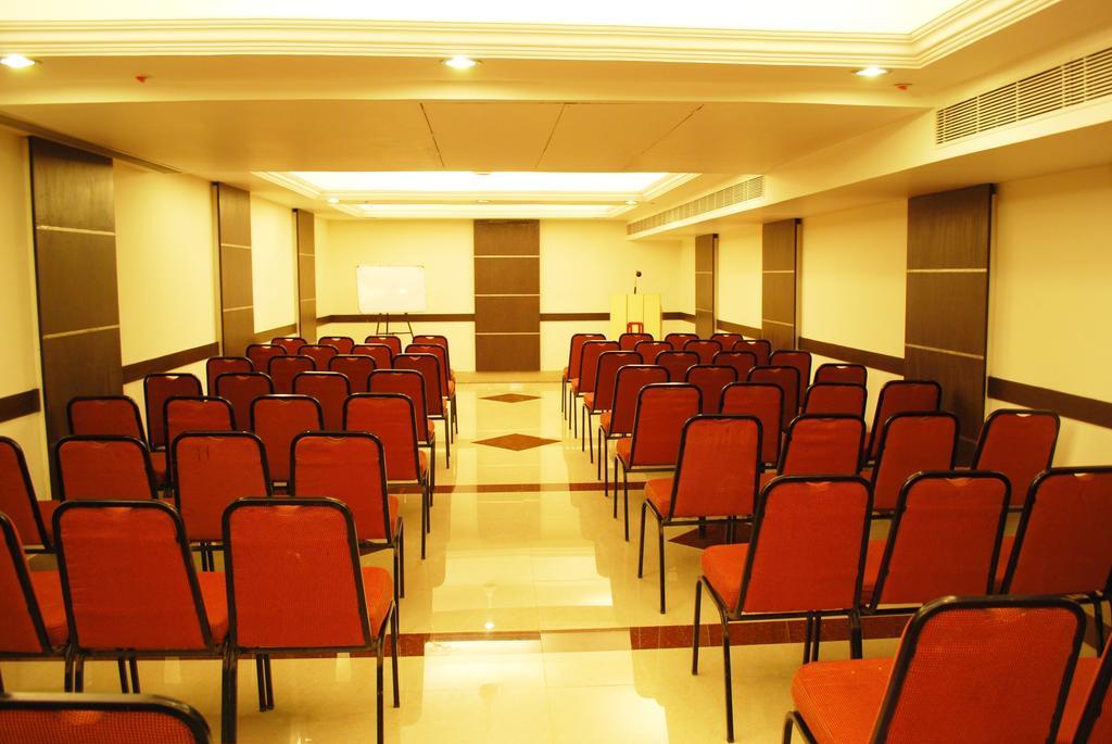 Hotel Pandian Chennai Extérieur photo
