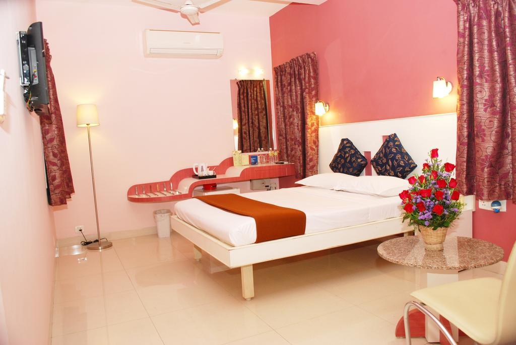 Hotel Pandian Chennai Extérieur photo