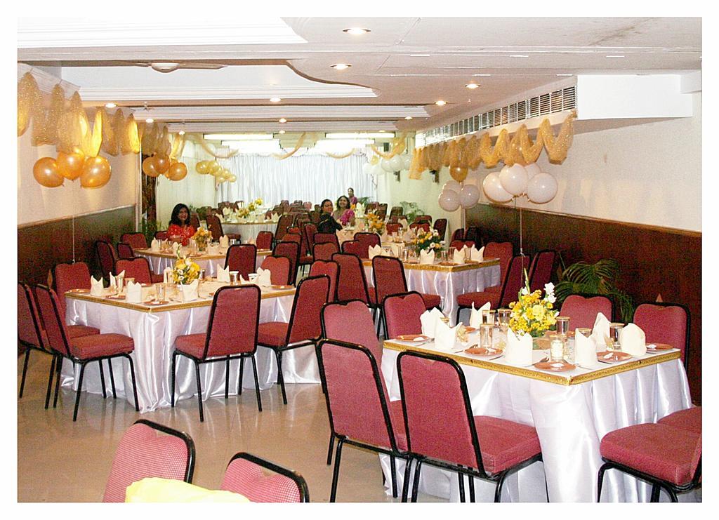 Hotel Pandian Chennai Extérieur photo