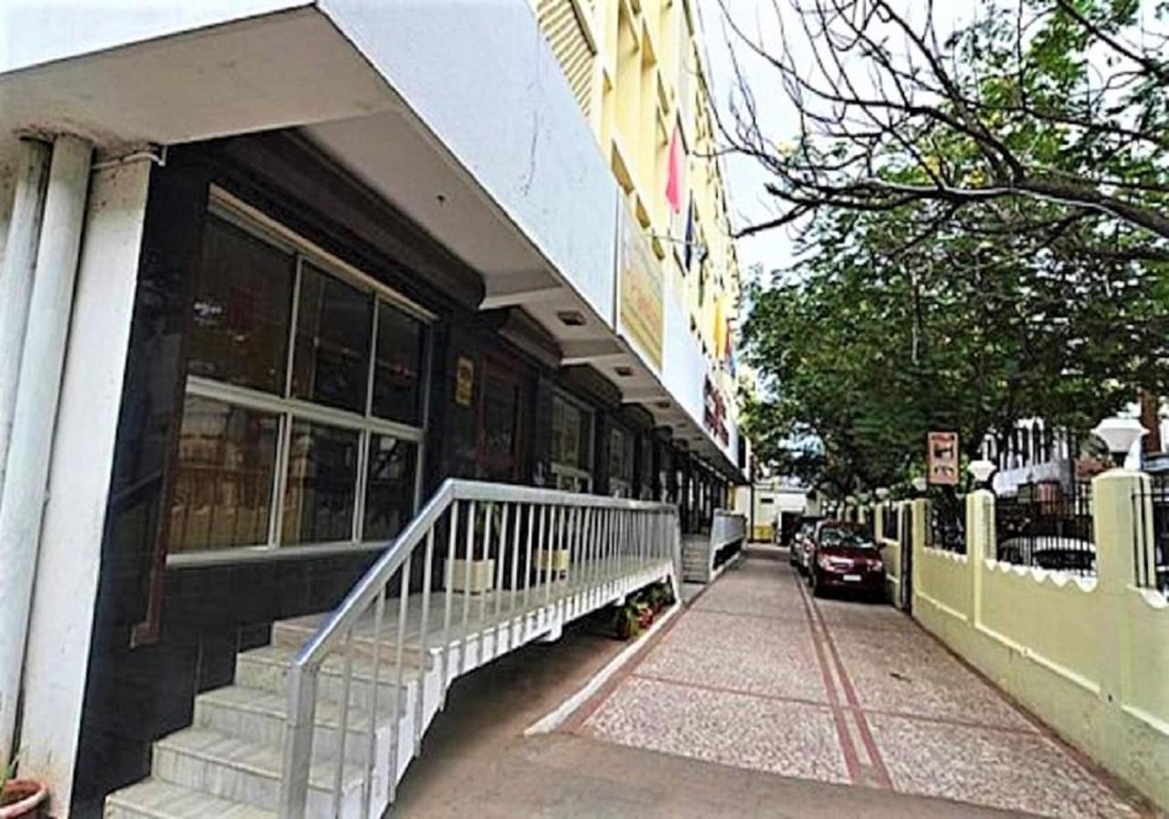 Hotel Pandian Chennai Extérieur photo