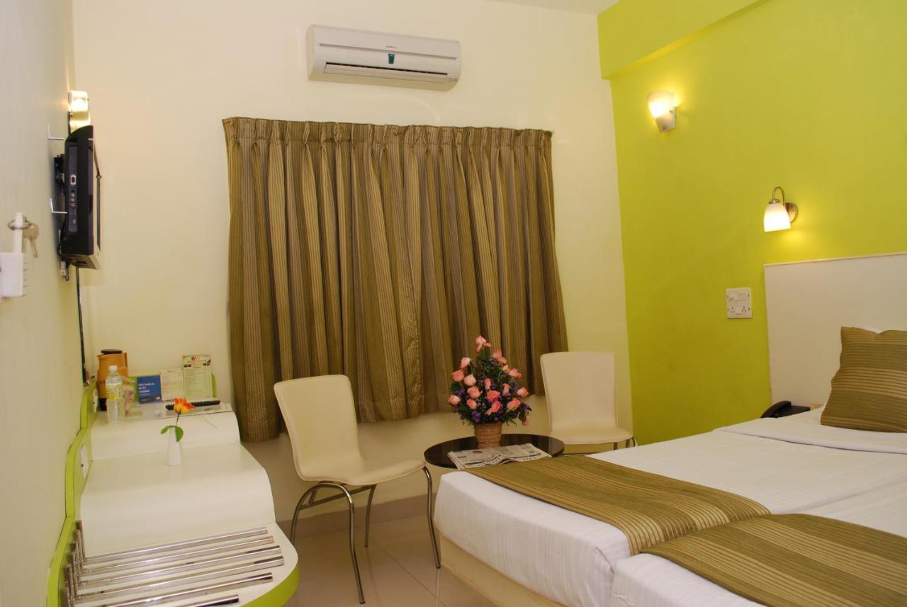 Hotel Pandian Chennai Extérieur photo