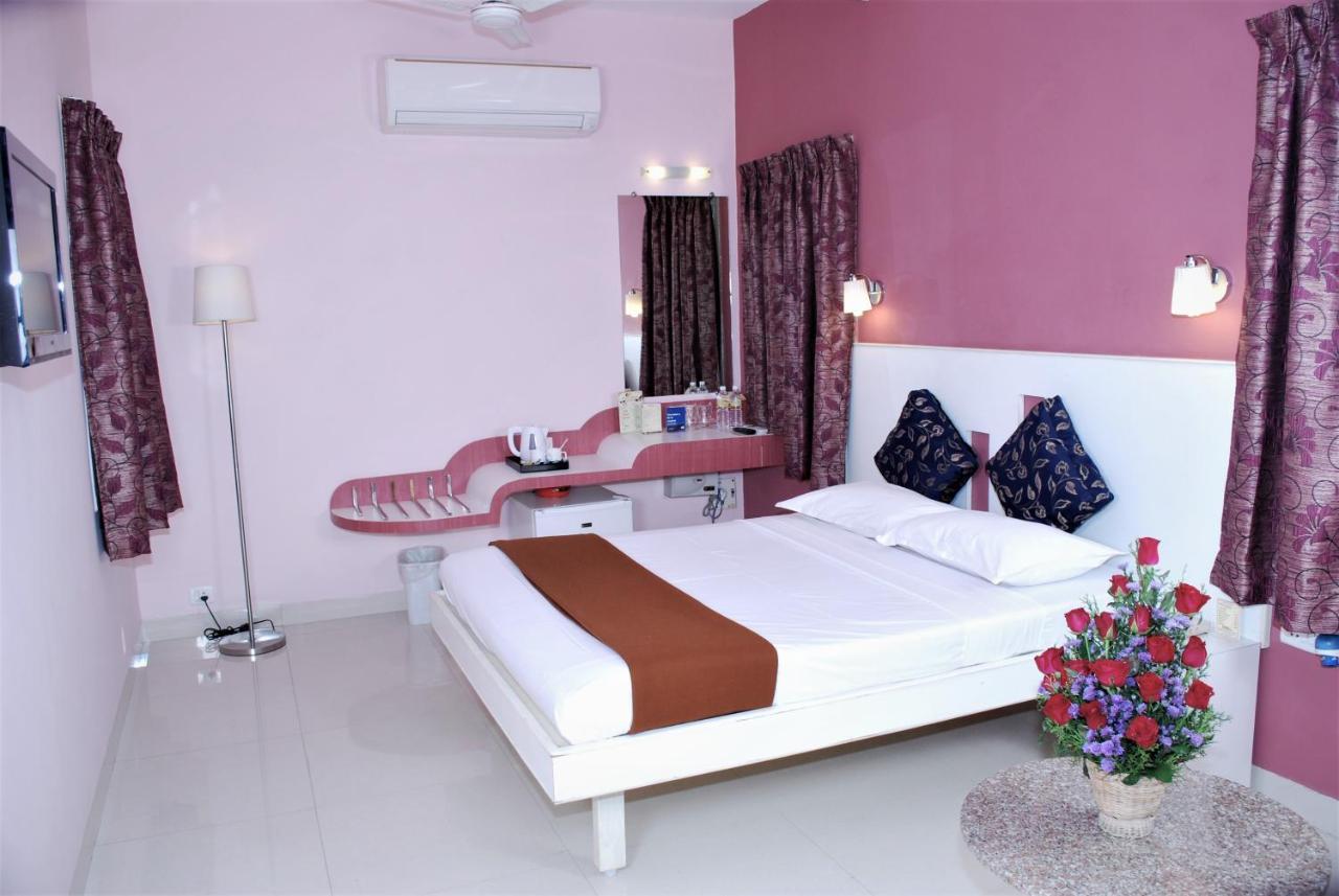 Hotel Pandian Chennai Extérieur photo