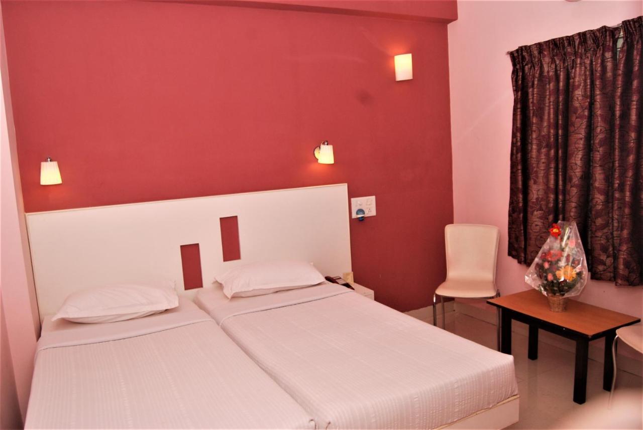 Hotel Pandian Chennai Extérieur photo