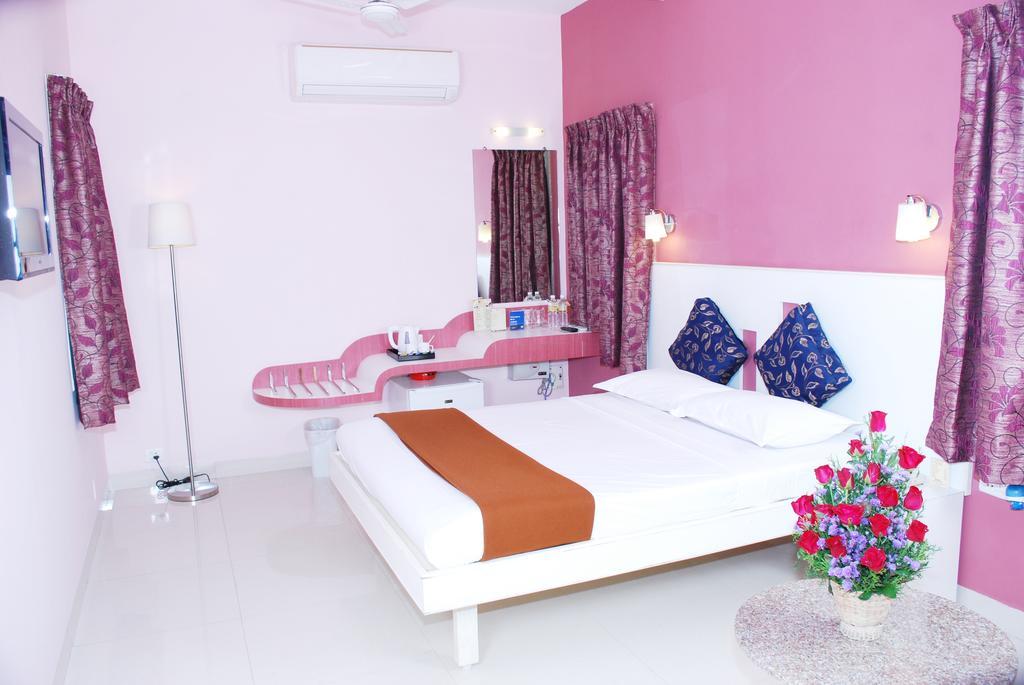 Hotel Pandian Chennai Extérieur photo