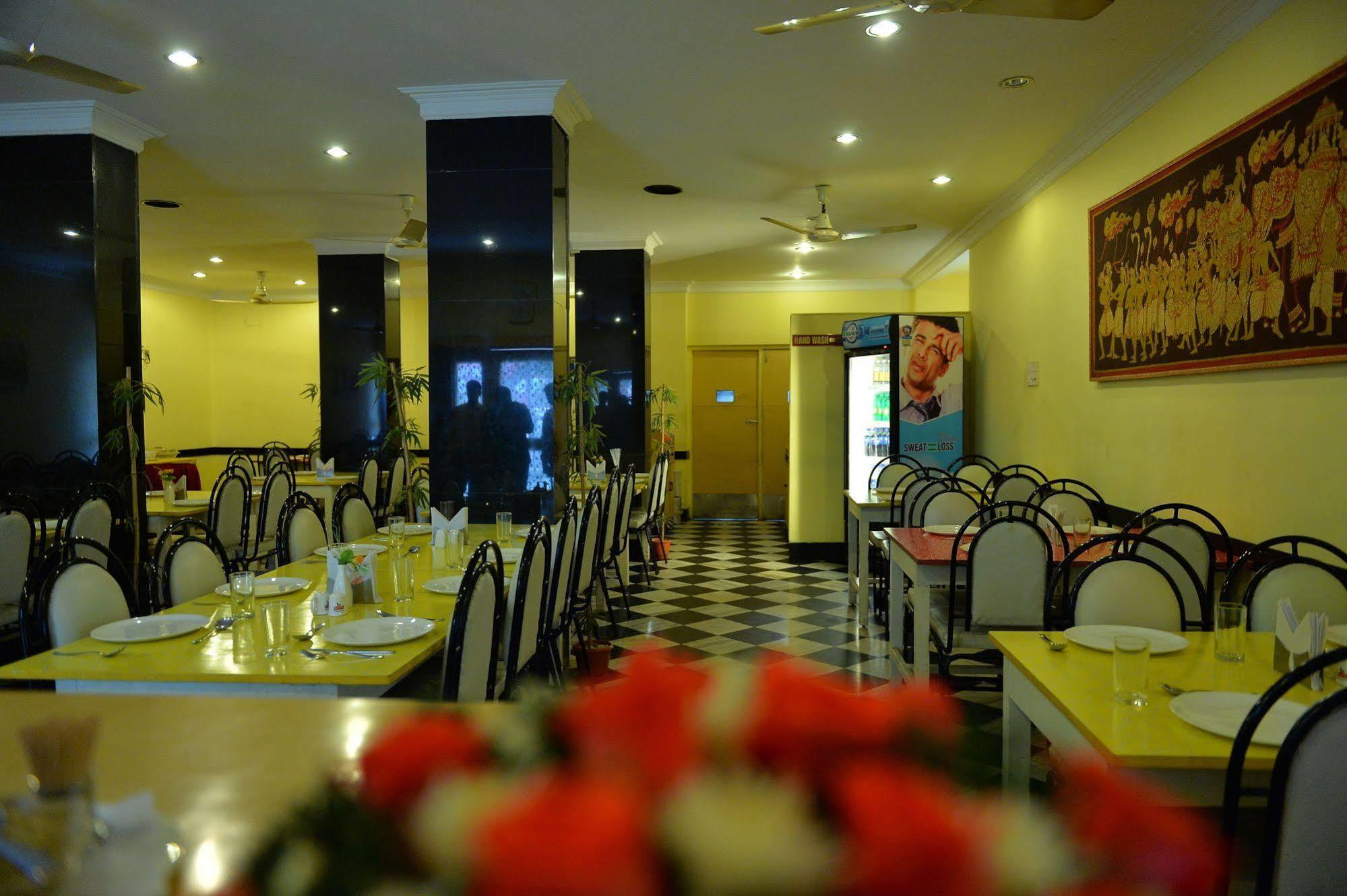 Hotel Pandian Chennai Extérieur photo