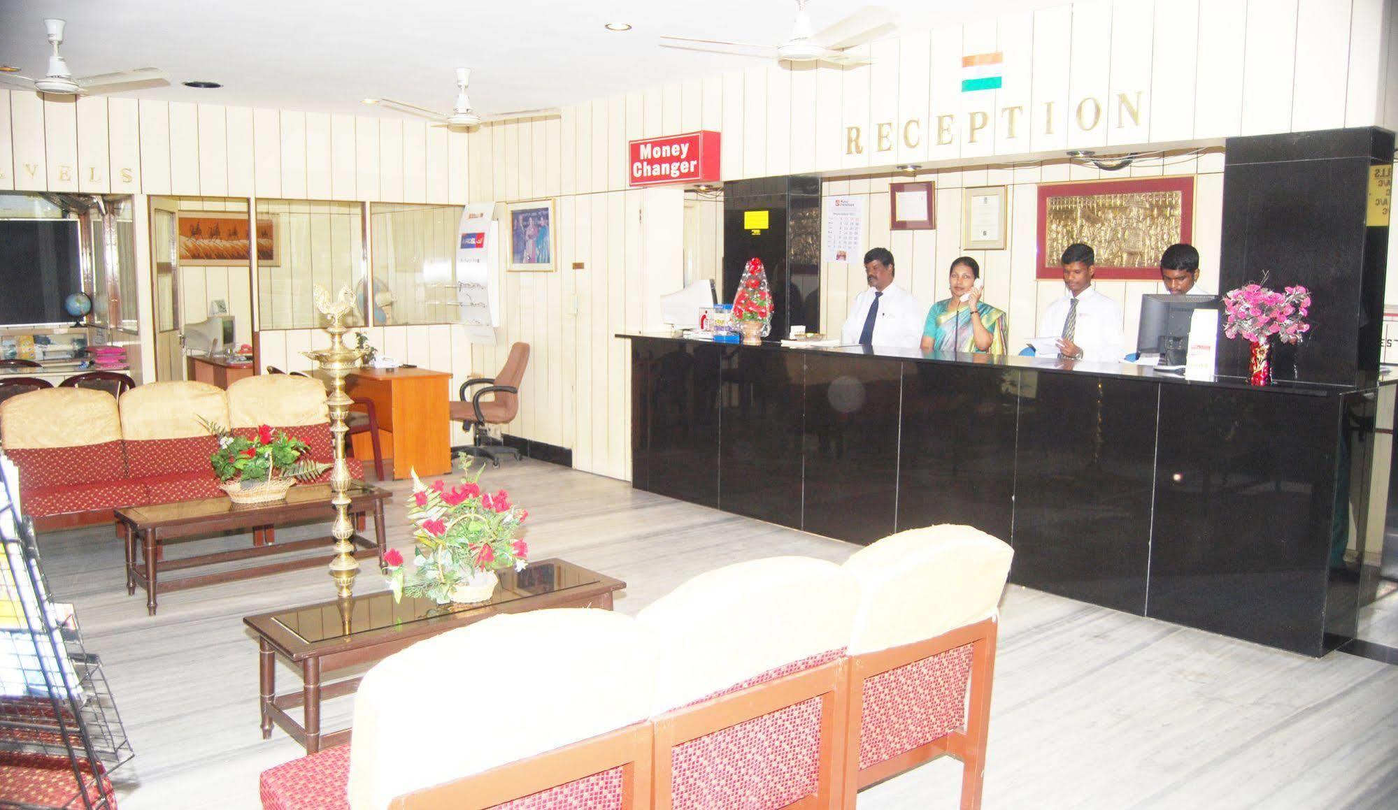 Hotel Pandian Chennai Extérieur photo