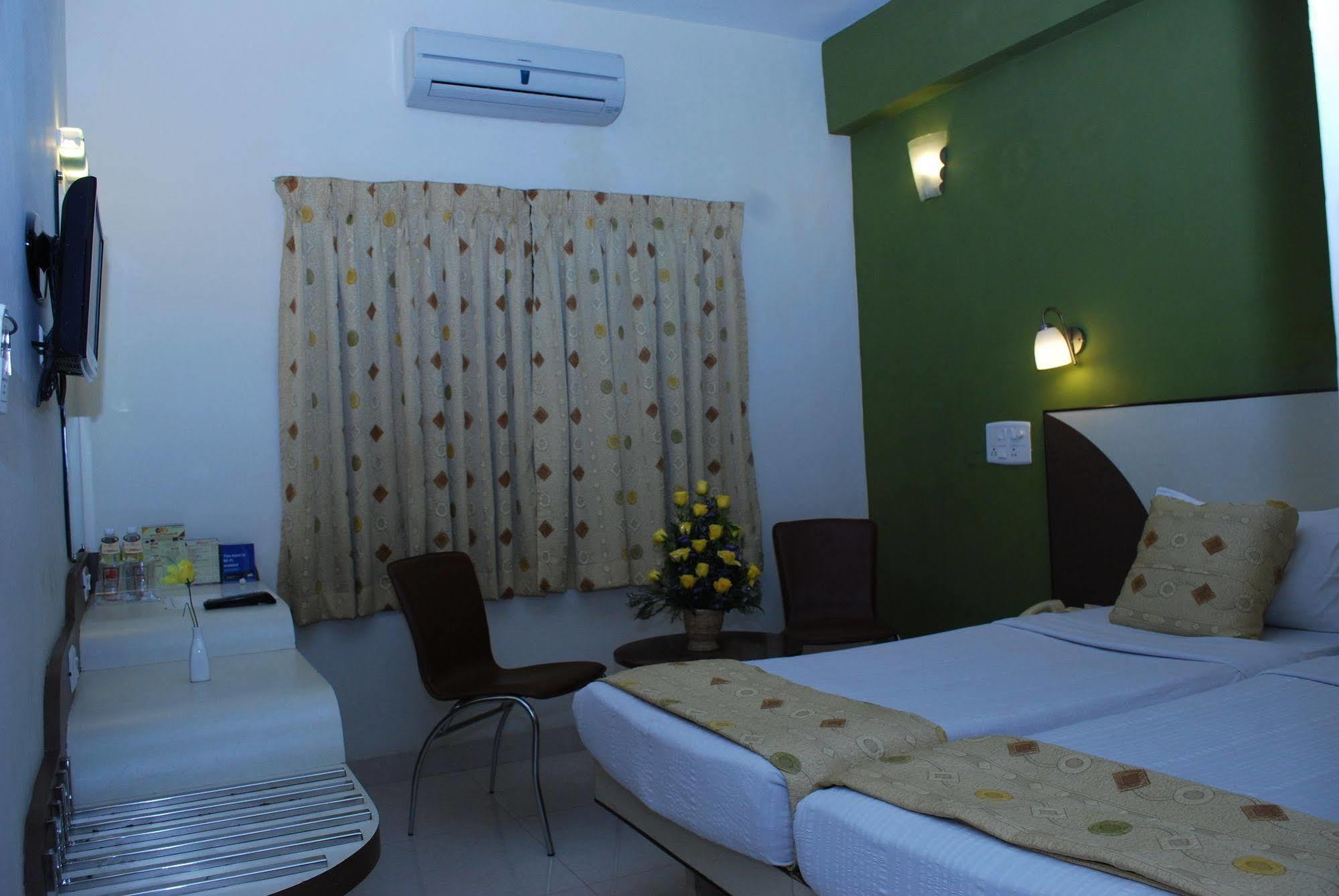 Hotel Pandian Chennai Extérieur photo