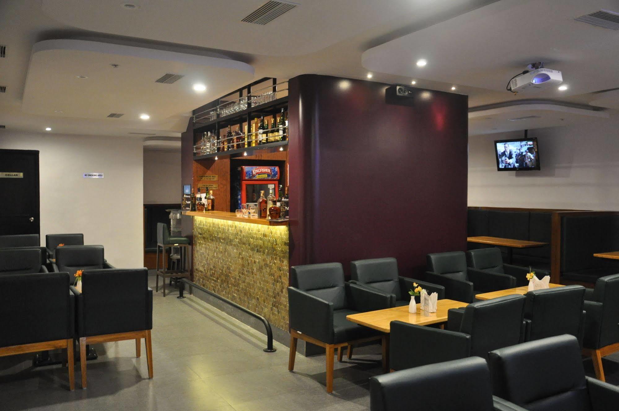 Hotel Pandian Chennai Extérieur photo